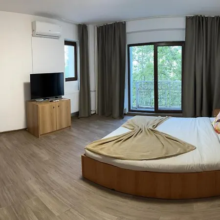 Central Studio Apartment *